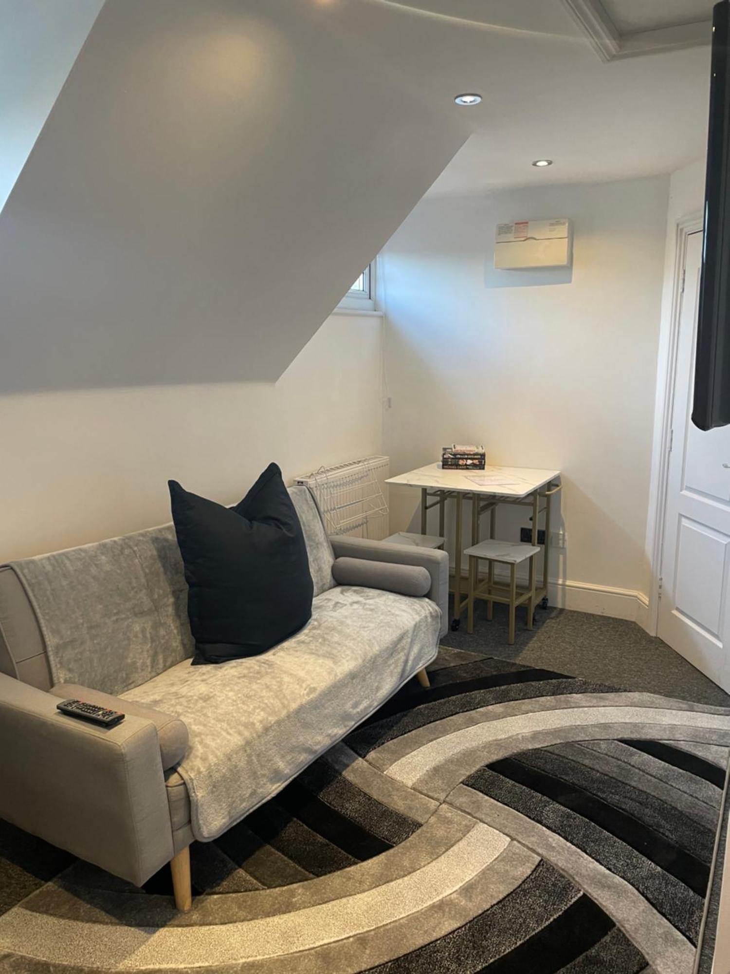 Meadow View Flat 1 *